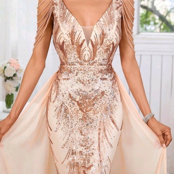 Eegant Champagne/ Gold Floral Wedding Dress - Picture 7 of 14